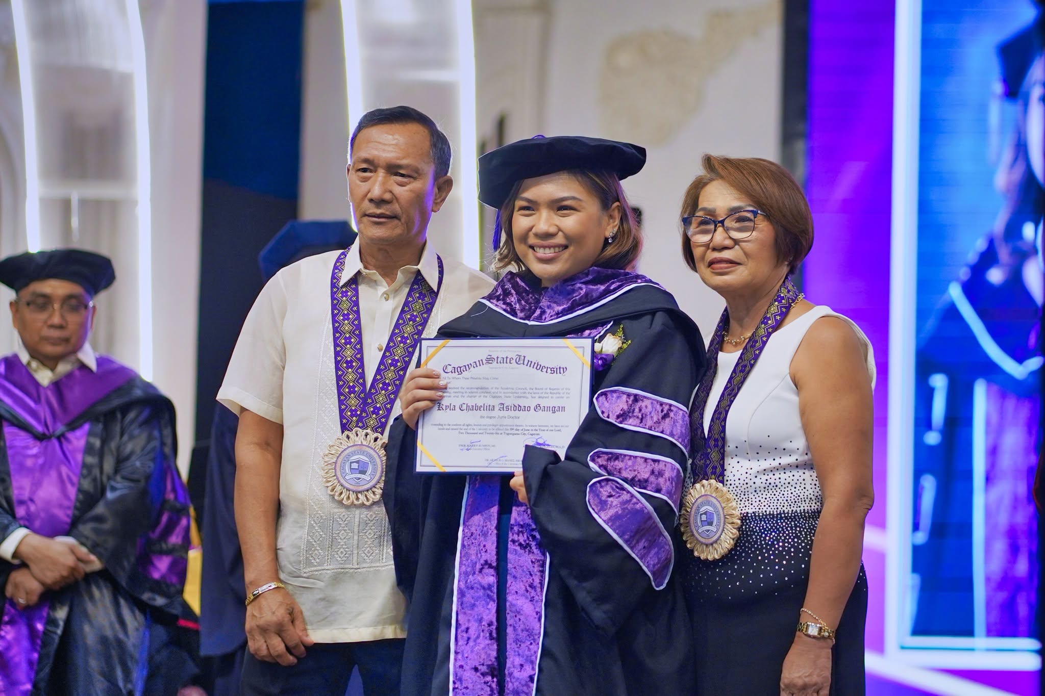 24TH-GRAD-COL-PHOTOSET photo 42